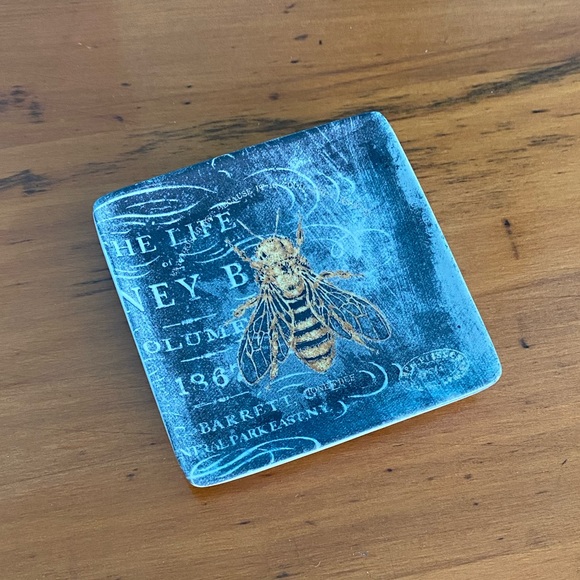 Small Bee Plate - Picture 2 of 5